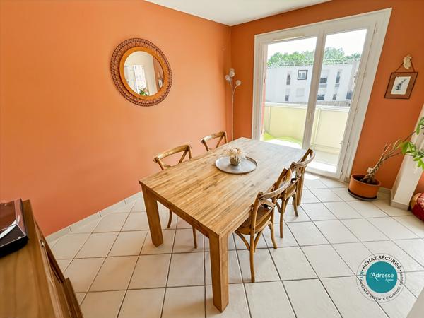 Appartement 5 pièces avec balcon cave et parking