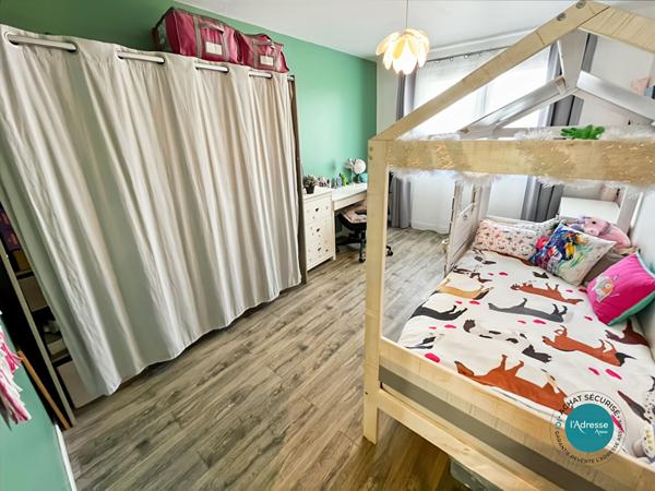 Appartement 5 pièces avec balcon cave et parking