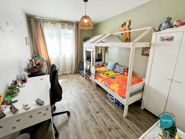 Appartement 5 pièces avec balcon cave et parking