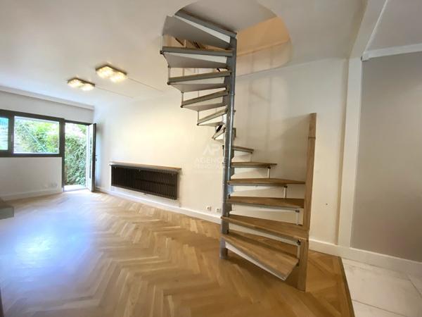 "Versailles Clagny-Glatigny" ? Élégante maison de caractère de 105 m² avec jardin, dans un environnement privilégié ! Loyer 2 250 €/mois charges comprises **  - Référence  28451