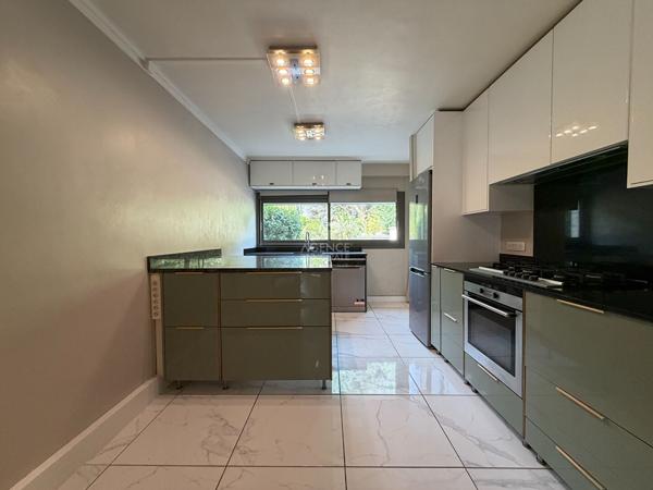 "Versailles Clagny-Glatigny" ? Élégante maison de caractère de 105 m² avec jardin, dans un environnement privilégié ! Loyer 2 250 €/mois charges comprises **  - Référence  28451