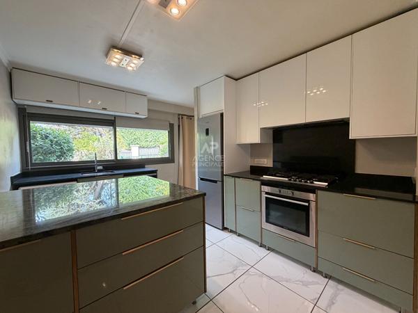 "Versailles Clagny-Glatigny" ? Élégante maison de caractère de 105 m² avec jardin, dans un environnement privilégié ! Loyer 2 250 €/mois charges comprises **  - Référence  28451