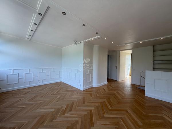 "Versailles Clagny-Glatigny" ? Élégante maison de caractère de 105 m² avec jardin, dans un environnement privilégié ! Loyer 2 250 €/mois charges comprises **  - Référence  28451