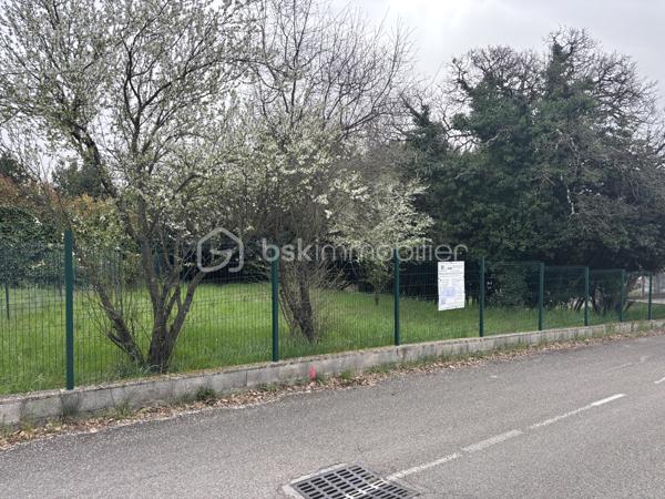 Terrain de 835 m²