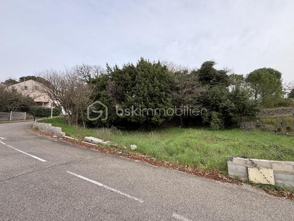 Terrain de 835 m²