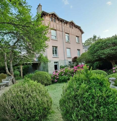 MAISON de Maître à vendre 8 pièces VITTEL (88) dont 4 appartements sur 1095 m2 de TERRAIN