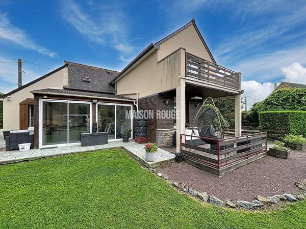 Maison familiale avec studio indépendant ou activité indépendante à domicile, dépendances et grand terrain à Lanhelin