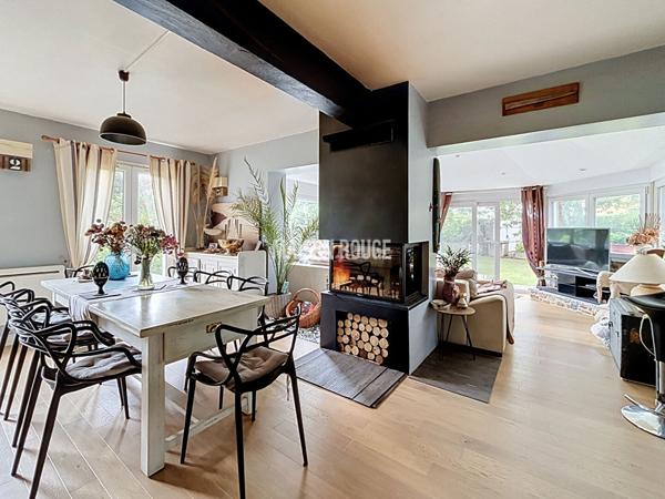 Maison familiale avec studio indépendant ou activité indépendante à domicile, dépendances et grand terrain à Lanhelin