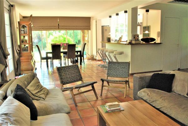 ILE ROYALE 55 mn Paris saint Lazare VASTE MAISON AVEC PISCINE