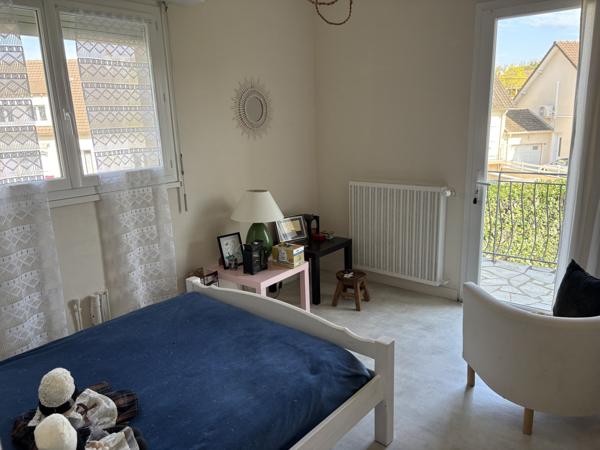 PRIX ATTRACTIF : SUR LES HAUTEURS CHÂTELLERAULT NORD TRÈS BELLE MAISON DE 272 M² 6 CHAMBRES Réf 2663