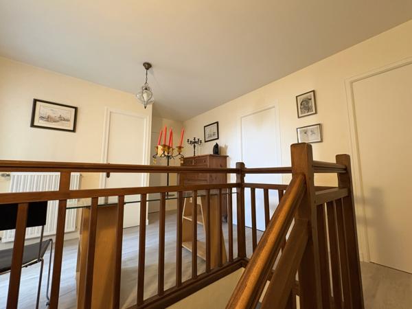 PRIX ATTRACTIF : SUR LES HAUTEURS CHÂTELLERAULT NORD TRÈS BELLE MAISON DE 272 M² 6 CHAMBRES Réf 2663