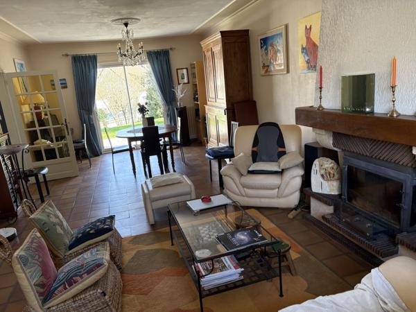 PRIX ATTRACTIF : SUR LES HAUTEURS CHÂTELLERAULT NORD TRÈS BELLE MAISON DE 272 M² 6 CHAMBRES Réf 2663