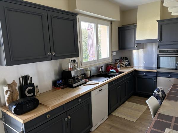 PRIX ATTRACTIF : SUR LES HAUTEURS CHÂTELLERAULT NORD TRÈS BELLE MAISON DE 272 M² 6 CHAMBRES Réf 2663