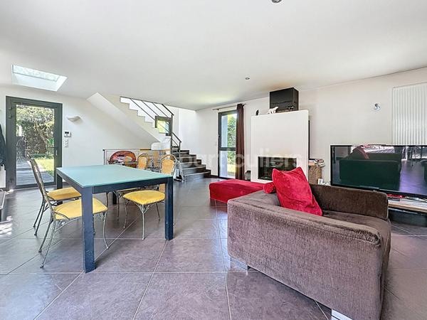 Vente Maison219 m² - 7 Pièces - LONGVIC (21600)