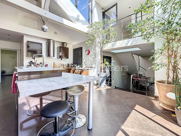 Vente Maison219 m² - 7 Pièces - LONGVIC (21600)