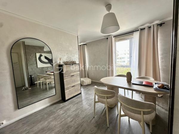 Appartement  traversant , 3 pièces de 47 m² – Idéal premier achat ou investissement locatif

Situé dans le quartier recherché de Beauregard, cet appartement bénéficie d’un emplacement privilégié, à proximité immédiate des commerces, des écoles et de toutes les commodités.

Vous rejoindrez le centre-ville en seulement 15 minutes à pied et en 2 minutes grâce à un arrêt de bus pour la gare .situé au pied de la résidence. Les accès aux autoroutes A13 et A14 sont également rapides.

D’une superficie de 47 m², l’appartement se compose de :

•⁠  ⁠Une entrée,
•⁠  ⁠Une cuisine équipée,
•⁠  ⁠Un double séjour lumineux,
•⁠  ⁠Une chambre,
•⁠  ⁠Une salle de bains,
•⁠  ⁠Des WC séparés.

Une cave vient compléter ce bien, ainsi qu’un parking libre réservé aux résidents.

Un bien idéal pour un premier achat ou un investissement locatif, offrant un excellent potentiel dans un secteur recherché.