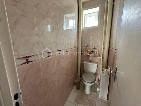Appartement  traversant , 3 pièces de 47 m² – Idéal premier achat ou investissement locatif

Situé dans le quartier recherché de Beauregard, cet appartement bénéficie d’un emplacement privilégié, à proximité immédiate des commerces, des écoles et de toutes les commodités.

Vous rejoindrez le centre-ville en seulement 15 minutes à pied et en 2 minutes grâce à un arrêt de bus pour la gare .situé au pied de la résidence. Les accès aux autoroutes A13 et A14 sont également rapides.

D’une superficie de 47 m², l’appartement se compose de :

•⁠  ⁠Une entrée,
•⁠  ⁠Une cuisine équipée,
•⁠  ⁠Un double séjour lumineux,
•⁠  ⁠Une chambre,
•⁠  ⁠Une salle de bains,
•⁠  ⁠Des WC séparés.

Une cave vient compléter ce bien, ainsi qu’un parking libre réservé aux résidents.

Un bien idéal pour un premier achat ou un investissement locatif, offrant un excellent potentiel dans un secteur recherché.