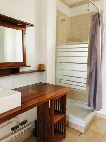 Appartement à louer    1 pièce •  Baie-Mahault
