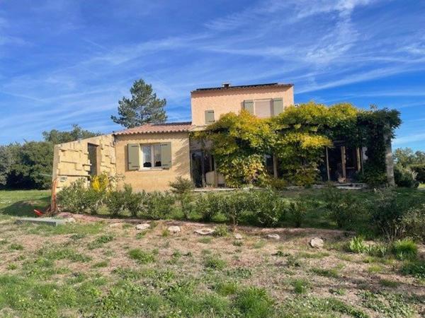 Villa de 135m2 +46m2 véranda sur 9560m2