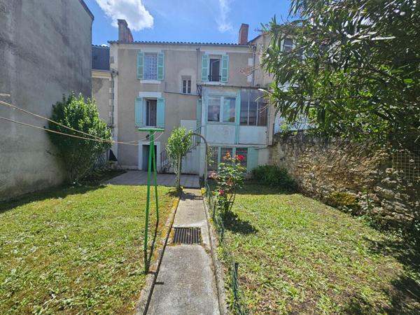 Maison 3 chambres, cave et agréable jardin