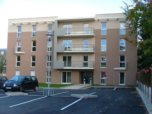 STUDIO d'env. 33 m² avec parking entre Centre Ville et Campus