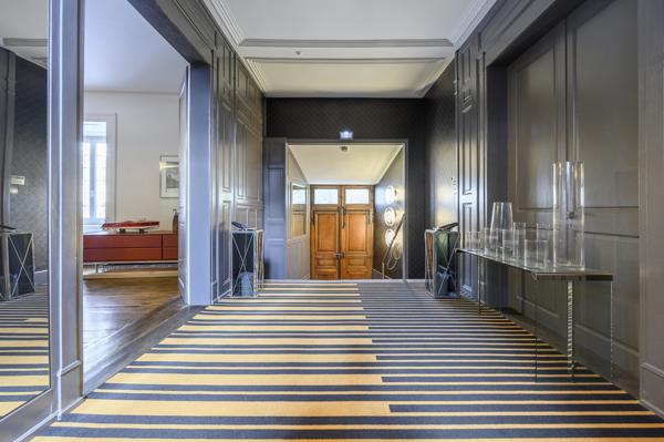 Demeure / Immeuble de Charme Rénové 450 m2 avec Cour Obernai Centre