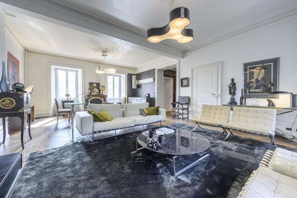 Demeure / Immeuble de Charme Rénové 450 m2 avec Cour Obernai Centre