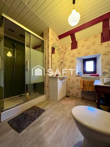 Grange au calme dans la verdure