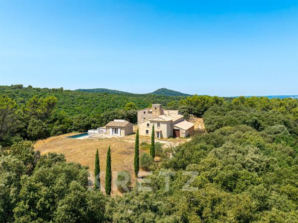 L’ULTIME CONFIDENTIELLE — UNE FERME HISTORIQUE DE PLUS DE 48 HECTARES AU CŒUR DE LA PROVENCE