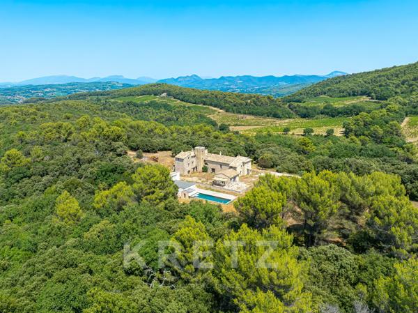L’ULTIME CONFIDENTIELLE — UNE FERME HISTORIQUE DE PLUS DE 48 HECTARES AU CŒUR DE LA PROVENCE