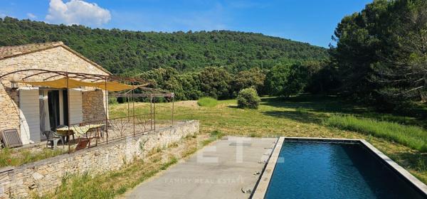 L’ULTIME CONFIDENTIELLE — UNE FERME HISTORIQUE DE PLUS DE 48 HECTARES AU CŒUR DE LA PROVENCE