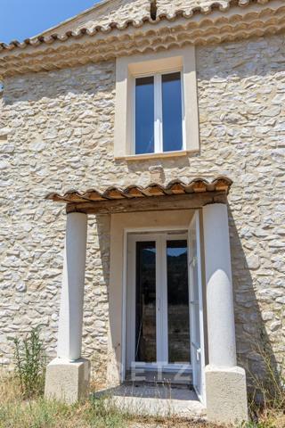 L’ULTIME CONFIDENTIELLE — UNE FERME HISTORIQUE DE PLUS DE 48 HECTARES AU CŒUR DE LA PROVENCE