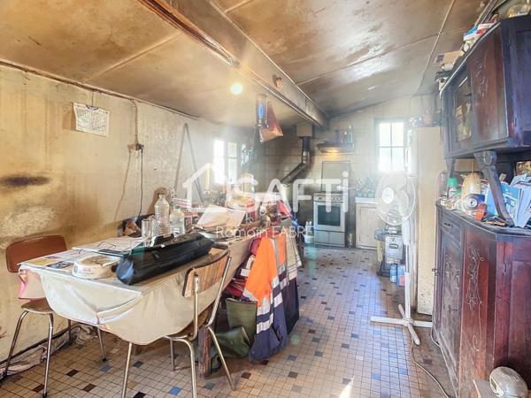 Maison de 2 chambres à rénover avec très grandes parcelles pour lotisseur…