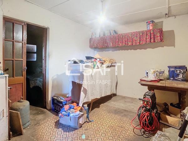 Maison de 2 chambres à rénover avec très grandes parcelles pour lotisseur…