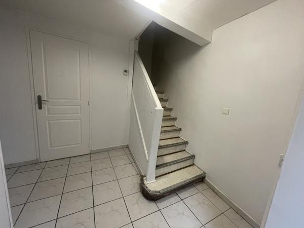 Maison de village de type 5 avec cour Bram (11150)