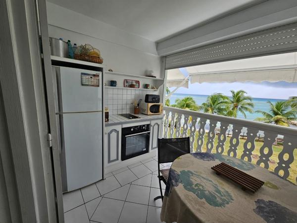 – 45 m² avec vue mer et accès direct à la plage