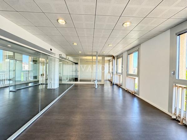 Bureau de 152m² à 797m² à la location