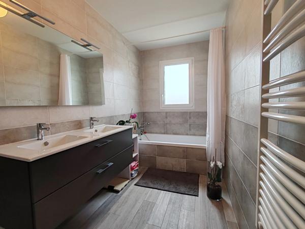 Maison à vendre 7 pièces L'HERBERGEMENT (85)