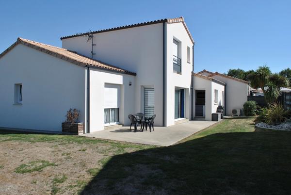 Maison à vendre 7 pièces L'HERBERGEMENT (85)