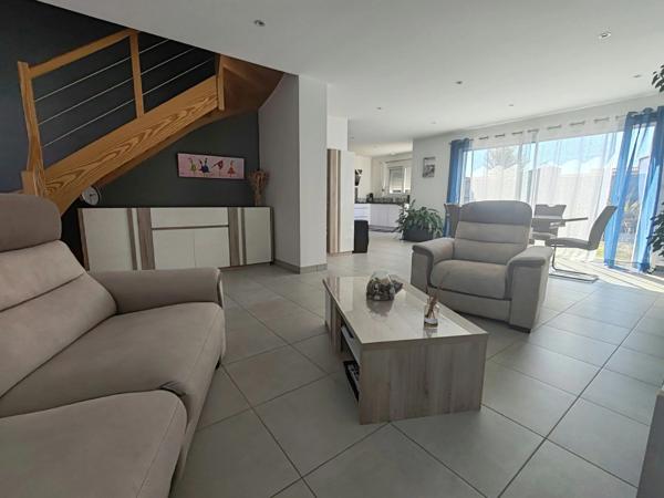 Maison à vendre 7 pièces L'HERBERGEMENT (85)