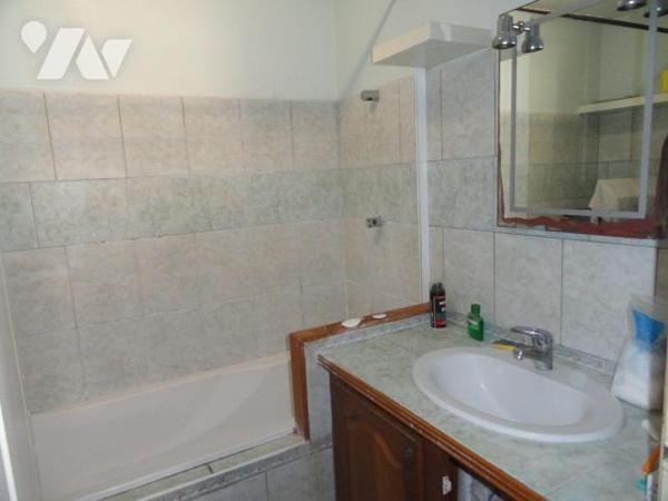 EN EXCLUSIVITE  dans petite copropriété syndic bénévole. Appartement de type P2 au dernier étag...