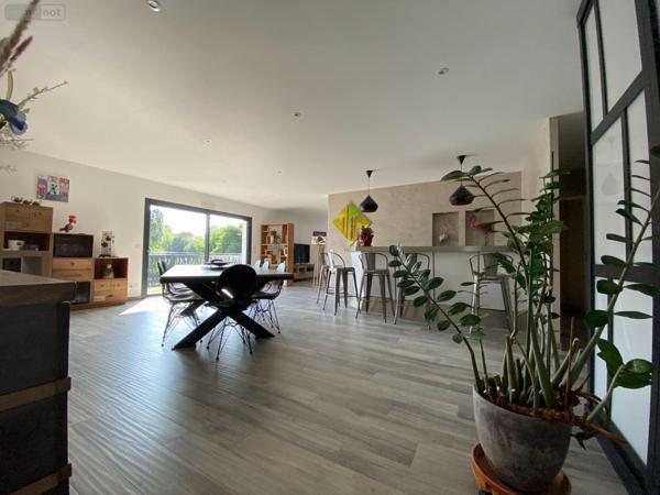 Villa à vendre à Les Billaux en Gironde (33500), ref : 11633/331