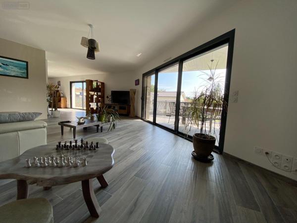 Villa à vendre à Les Billaux en Gironde (33500), ref : 11633/331