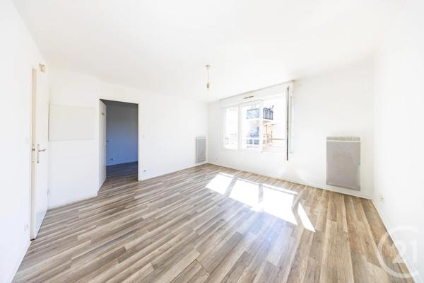 Appartement F2 à vendre  2 pièces - 39 m 2   VIGNEUX SUR SEINE  - 91