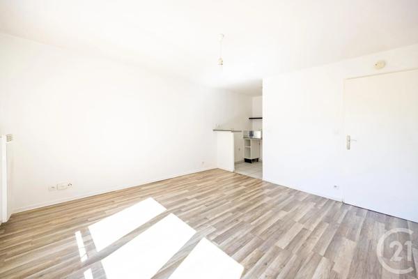Appartement F2 à vendre  2 pièces - 39 m 2   VIGNEUX SUR SEINE  - 91