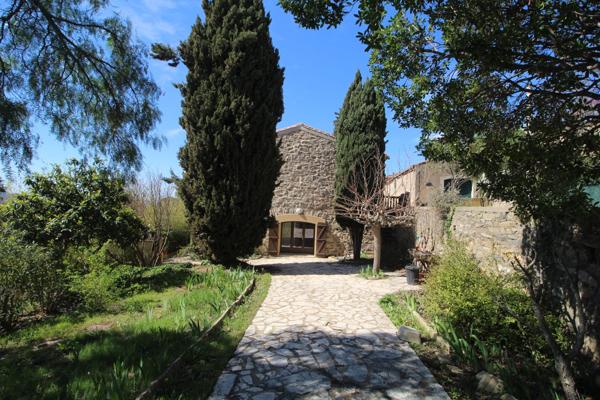 MAISON DE VILLAGE - PIERRES APPARENTES