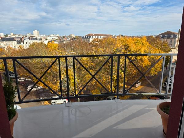 VUE IMPRENABLE POUR CET APPARTEMENT DE TYPE 6 AU DERNIER ETAGE AVEC ASCENSEUR - BALCON - 2 GGES ET CAVE