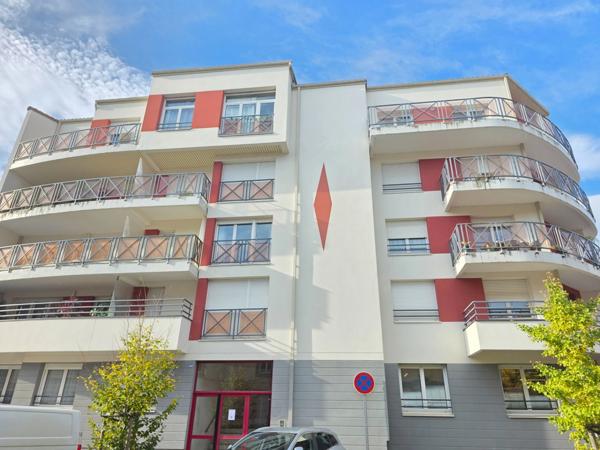 VUE IMPRENABLE POUR CET APPARTEMENT DE TYPE 6 AU DERNIER ETAGE AVEC ASCENSEUR - BALCON - 2 GGES ET CAVE