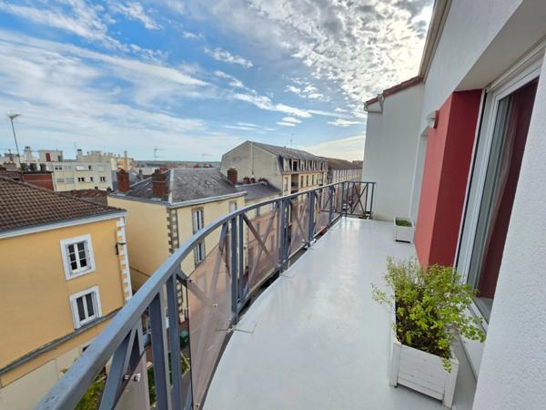 VUE IMPRENABLE POUR CET APPARTEMENT DE TYPE 6 AU DERNIER ETAGE AVEC ASCENSEUR - BALCON - 2 GGES ET CAVE
