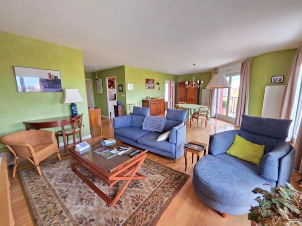 VUE IMPRENABLE POUR CET APPARTEMENT DE TYPE 6 AU DERNIER ETAGE AVEC ASCENSEUR - BALCON - 2 GGES ET CAVE